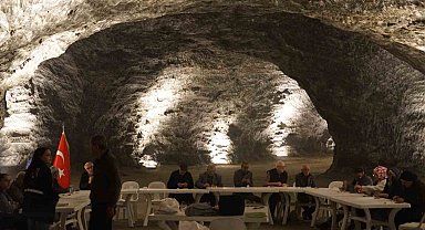 Yerin metrelerce altında sağlık arıyorlar