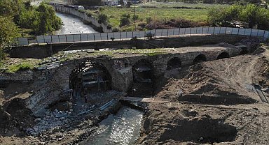 Yıllarca hac yolundaki kervanların güzergahında olan tarihi köprüde restorasyon çalışması