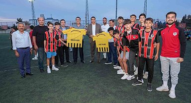 Yılmaz, turnuvaya katılan sporculara teşekkür etti