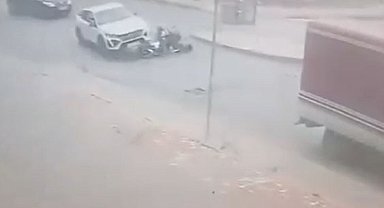 Yol tartışması yaşadığı motosikletlileri ezerek yoluna devam etti, o anlar kamerada