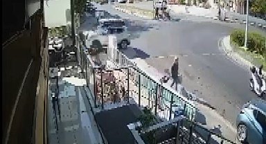 Yoldan çıkan otomobil apartman bahçesine uçtu... O anlar kamerada