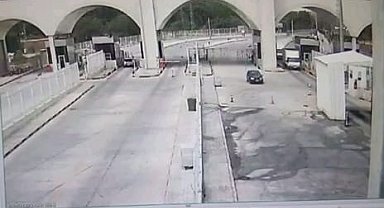 Yunanistan uyruklu sürücü sınırda dehşet saçtı: Bıçakla polise saldırdı, vuruldu