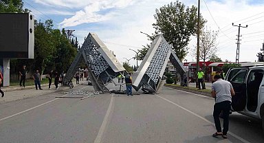 Yüzlerce aracın geçtiği yolda faciadan dönüldü