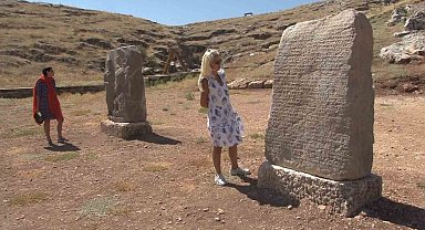 Ziyarete açılan tarihi kabartmalara yoğun ilgi