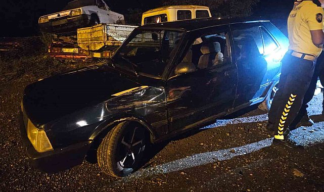 Zonguldak'ta yağışlı havada iki araç çarpıştı: 2 yaralı
