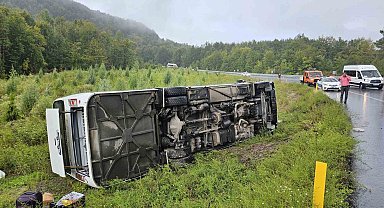 Zonguldak'ta yolcu midibüsü devrildi: 9 yaralı