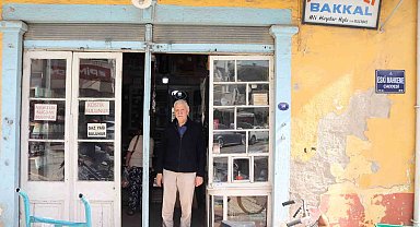 1 asırdır İzmir'de işletiliyor, bu bakkalı görenler tarihe yolculuk yapıyor