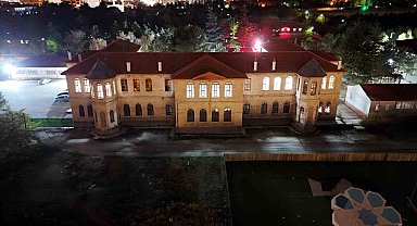 108 yıllık tarihi lisenin ışıkları hiç sönmüyor