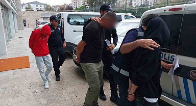 14 yaşındaki erkek çocuğuna etek giydirilmesine 8 gözaltı