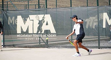 2 bin 300 rakımda uluslararası tenis turnuvası