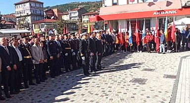 29 Ekim kutlamaları çelenk sunumu ile başladı