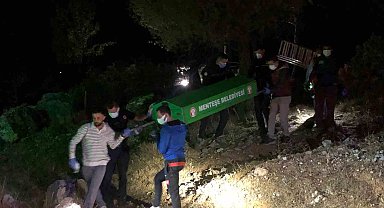 3 yıl önce oğlunu kaybetmişti, ağaca asılı halde bulundu