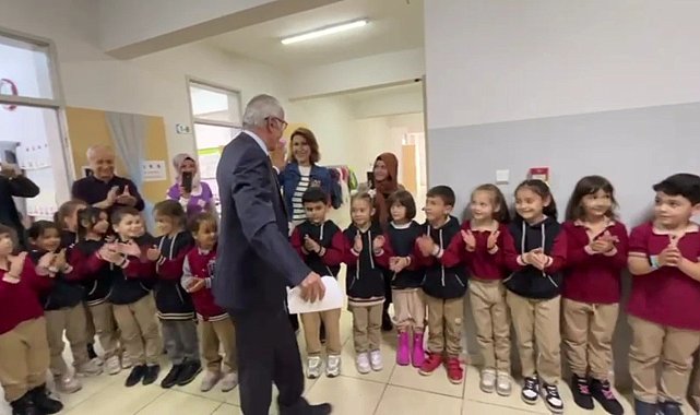 30 yıllık meslek hayatını öğrencilerinin alkışlarıyla noktaladı