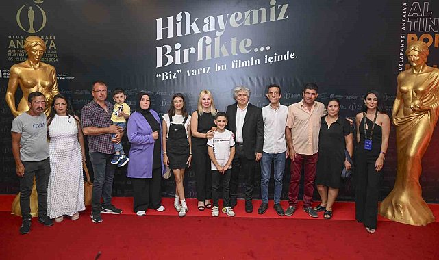 'Altın Eller' Ömer Özkan ve Özlenen Özkan, nakil hastaları ve kendilerinin anlatıldığı belgeseli izledi