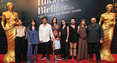 'Savrulan Zaman' filminin prömiyeri Antalya'da yapıldı