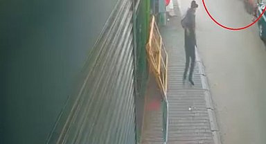 5 aracı biçti, ağır yaralandı... O anlar kamerada