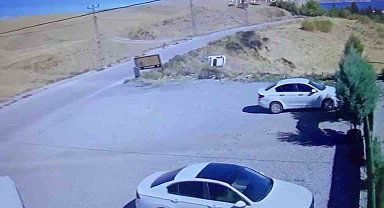 6 kişinin yaralandığı kaza anı kameralara yansıdı