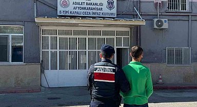 6 yıl 1 ay 6 gün hapis cezasıyla aranan şahsı jandarma yakaladı