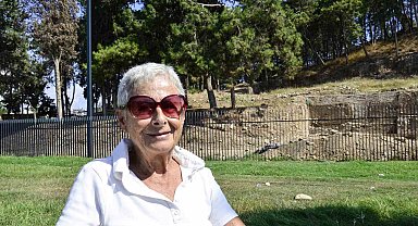 79 yaşındaki İtalyan arkeolog yıllarca kazı başkanlığı yaptığı Yumuktepe'ten kopamıyor