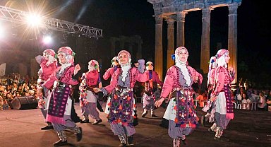 8. Uluslararası Halk Dansları Festivali başladı