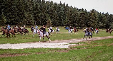 80 at binicisi At Yaylası'nda doğanın tadını çıkardı