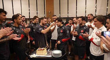 A Milli Takım'da Ferdi Kadıoğlu'nun doğum günü kutlandı