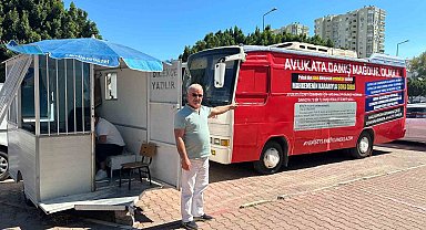 Adliye önünde üzerinde 'Avukata danış, mağdur olma' yazılı meçhul otobüs, arzuhalcileri kızdırdı
