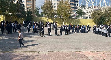 AFAD ekiplerinden öğretmen ve öğrencilere afet farkındalık eğitimi
