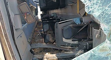 Afyonkarahisar'da turist kafilesi taşıyan otobüs devrildi, 1'i ağır 20 kişi yaralandı