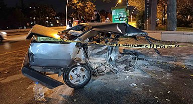 Ağaca çarpan Tofaş ikiye bölündü: 2 yaralı