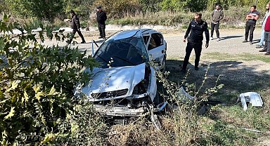 Ağaçlara çarpan otomobilin sürücüsü ağır yaralandı