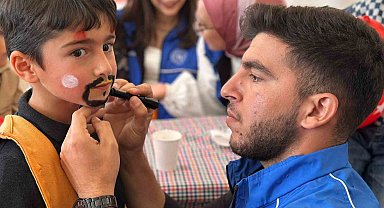 Ağrı'da Gençlik Merkezi üyeleri köy köy gezip çocuklar için etkinlikler düzenliyor