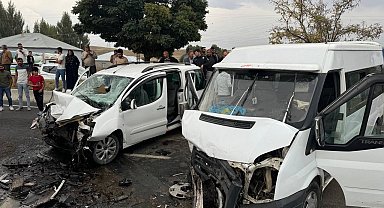 Ağrı'da trafik kazası: 10 yaralı