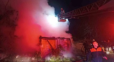 Ahır yangınında 4 hayvan telef oldu