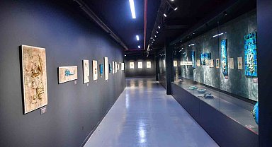 Ahmet Nejat Birdevrim'in seramik sanatında geçen 46 yılı 'Yolculuk' sergisi ile taçlandı