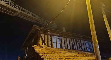 Ahşap evde çıkan baca yangını korkuttu