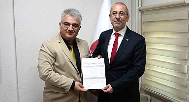 AK Parti Kütahya Merkez İlçe Murat Afşarünal mazbatasını alarak görevine başladı