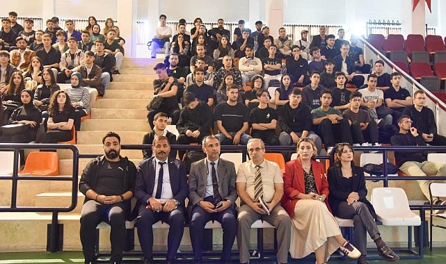 Akademik yılına yeni başlayan öğrencilere oryantasyon süreci