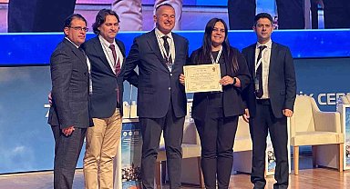 Akdeniz Üniversitesi Tıp Fakültesi Öğretim Üyelerine "En İyi Bildiri" ödülü