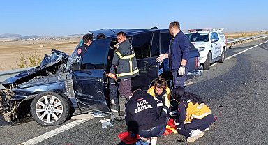 Aksaray'da cip ile kamyonet çarpıştı: 3 yaralı