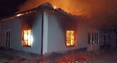 Aksaray'da müstakil ev alev alev yandı