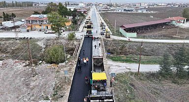 Alaca'da asfalt kaplamalar yenileniyor
