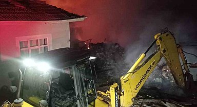 Alaca'da çıkan depo yangını korkuttu