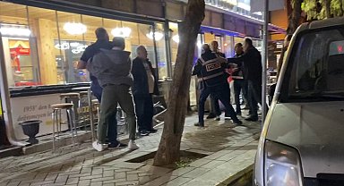 Alacak verecek meselesinden çıkan kavgada sandalyeler ve iş makineleri havada uçuştu