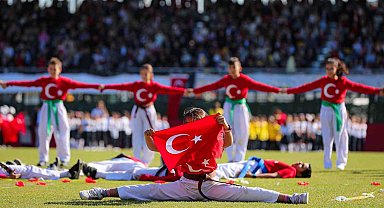 Aliağa, Cumhuriyetin 101. yılında Atatürk Stadı'nda buluştu