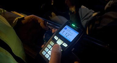 Alkollü arkadaşını kurtarmaya gitti o da ehliyetsiz ve alkollü çıktı