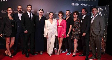 Altın Portakal Film Festivali kırmızı halı geçidinde şıklık yarışı