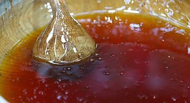 Aman dikkat! Alerjik reaksiyonlara ve sindirim sorunlarına yol açabiliyor... Bal üreticisi sahtelerine karşı uyardı