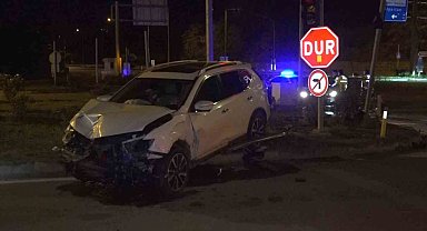 Amasya'da kavşakta 3 aracın karıştığı kazada 5 kişi yaralandı