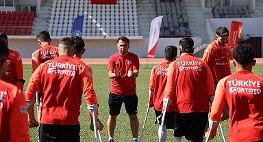 Ampute Milli Takımı, Amatör Spor Açılışı Haftası'nda gösteri maçı yaptı